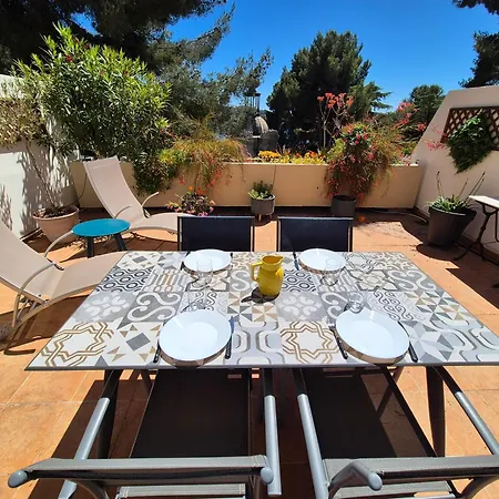 Appartement Grande Terrasse Vue Mer, Plancha, Piscine, 2 La Seyne-sur-Mer